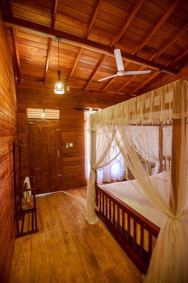 On The Rock Hotel Бандарамулла Экстерьер фото